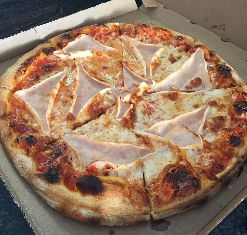 ŠUNKOVÁ PIZZA