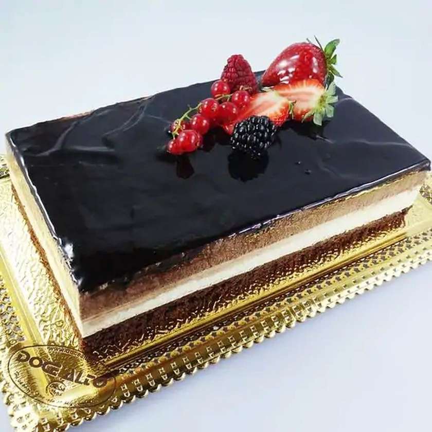 3 Chocolates Crunchy Semi-Cold Dessert (1kg)