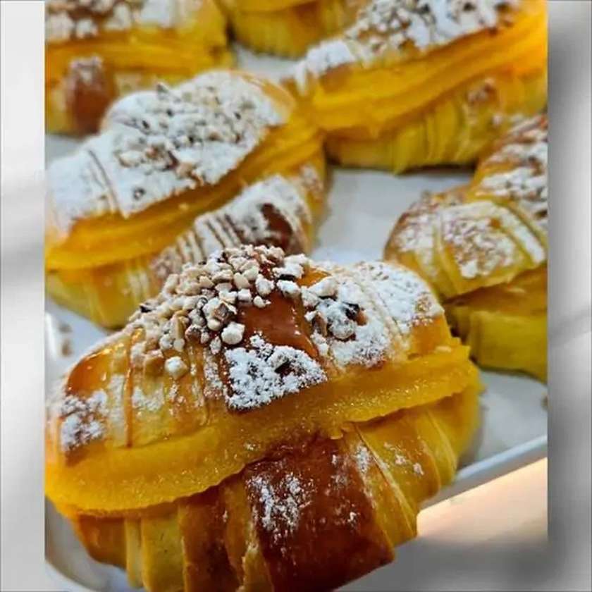 Croissant with Egg Jam (1 Unit)