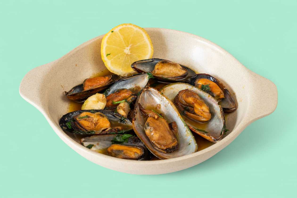 Mussels in Garlic and Butter