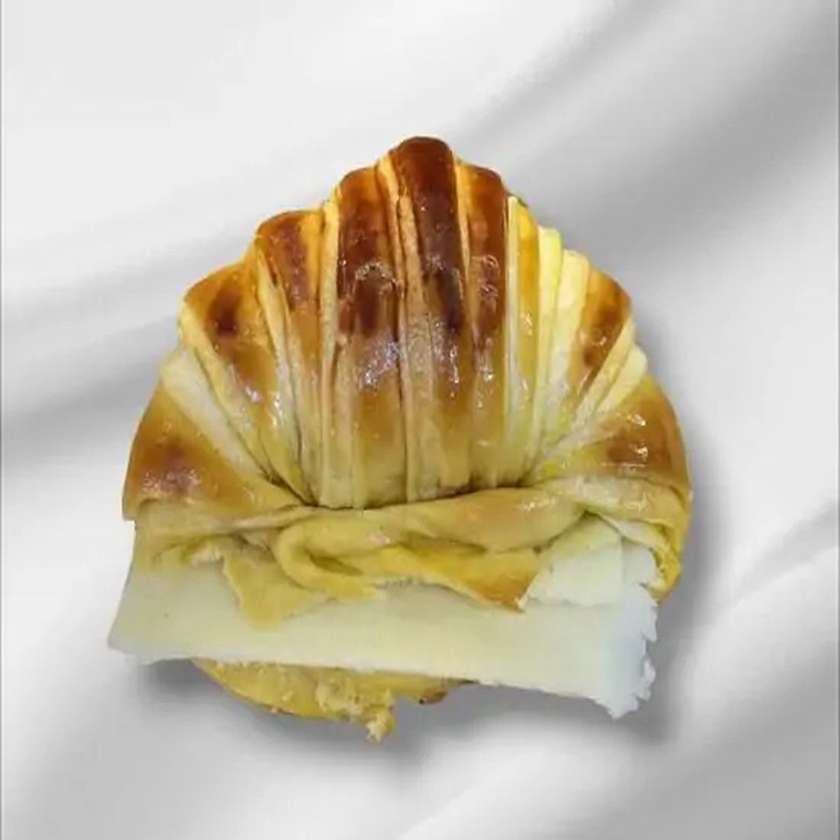 Croissant with Cheese