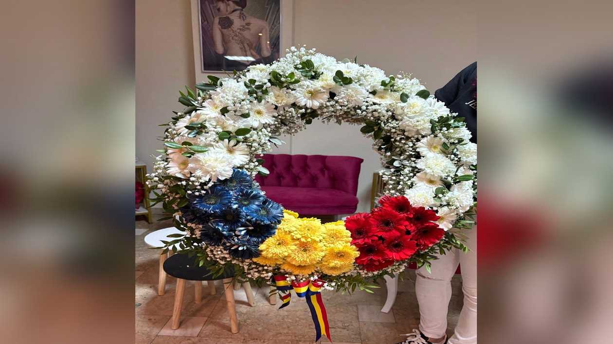 Tricolor Funeral Wreath 60 cm
