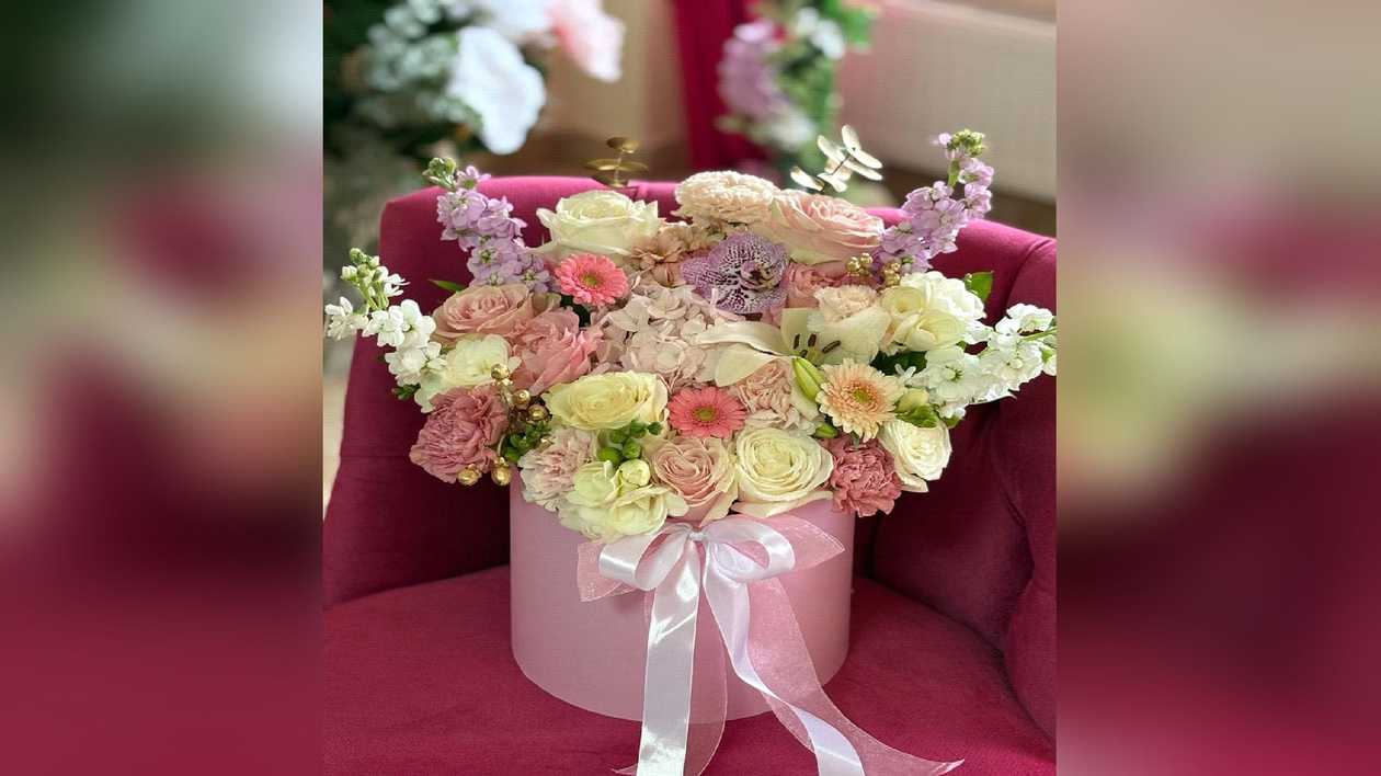 Mixed Arrangement Large Box Pastel Colors
