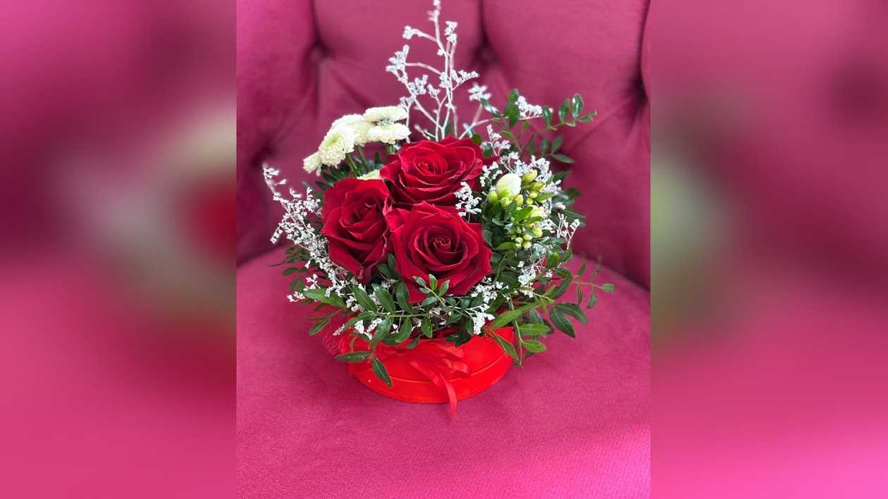 Small Box Arrangement Red Roses