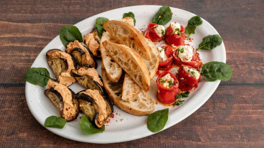 Grillowana papryka i bakłażan z twarożkami dla 2 osób