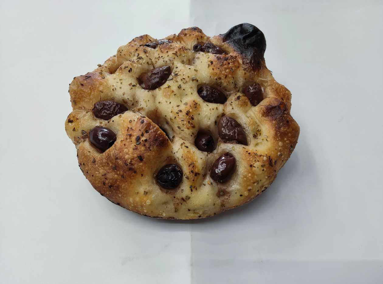 FOCACCIA OLIVES