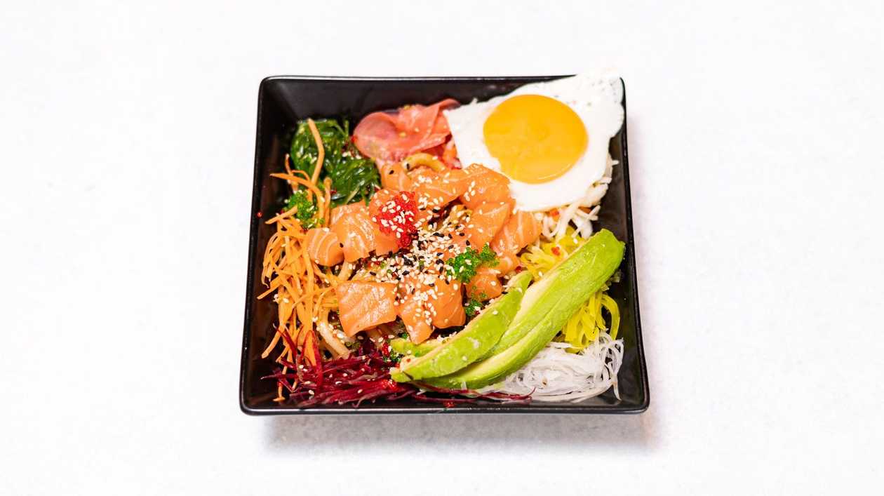 P10. UDON POKE BOWL S LOSOSOM