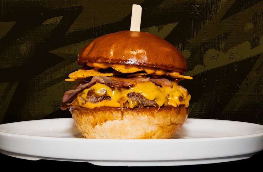 NACHOS BOMB Burger