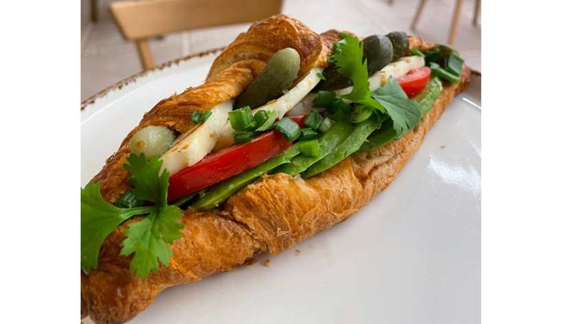 Croissant z Serem Halloumi