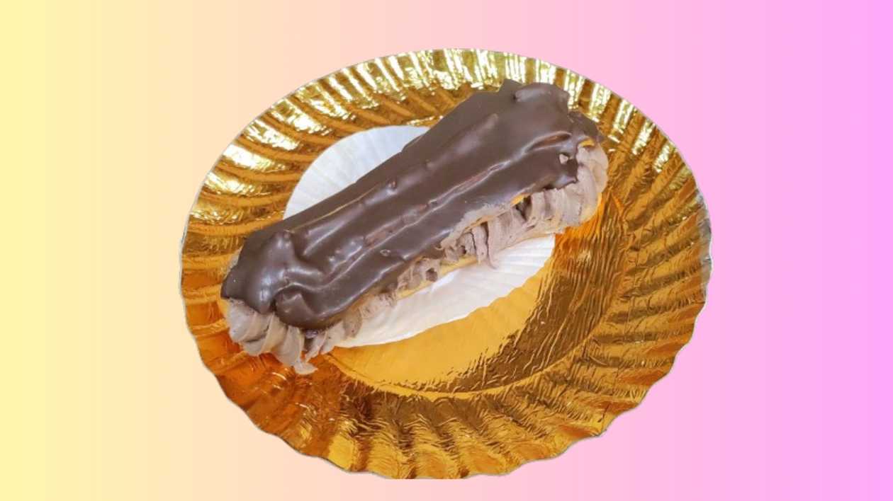 Chocolate eclair