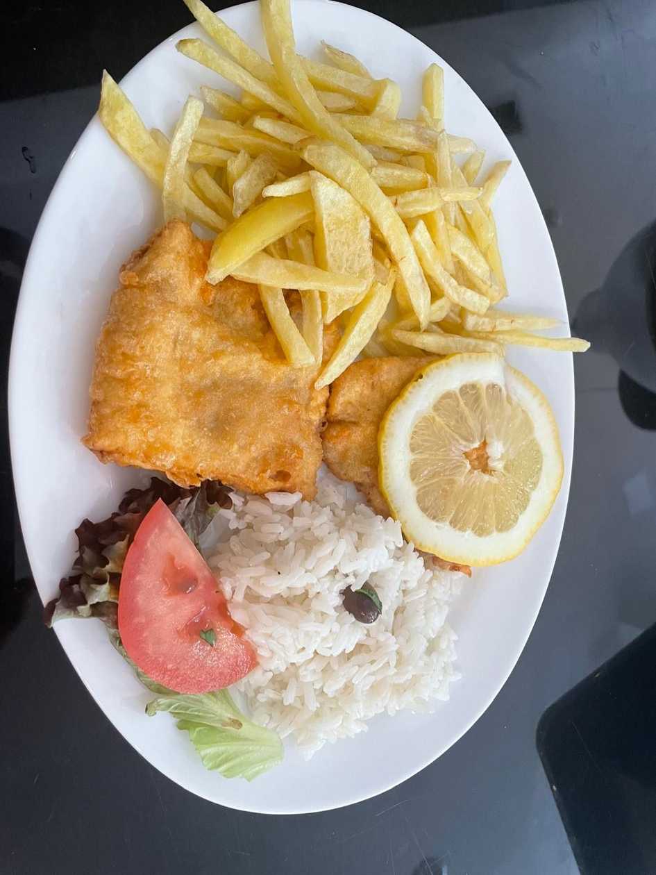 Hake Fillets with Rice and Fried Potatoes