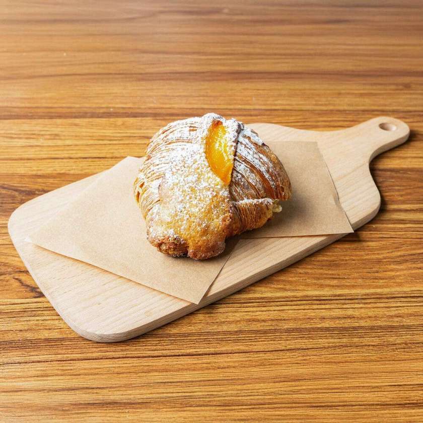 Croissant migdale și caise