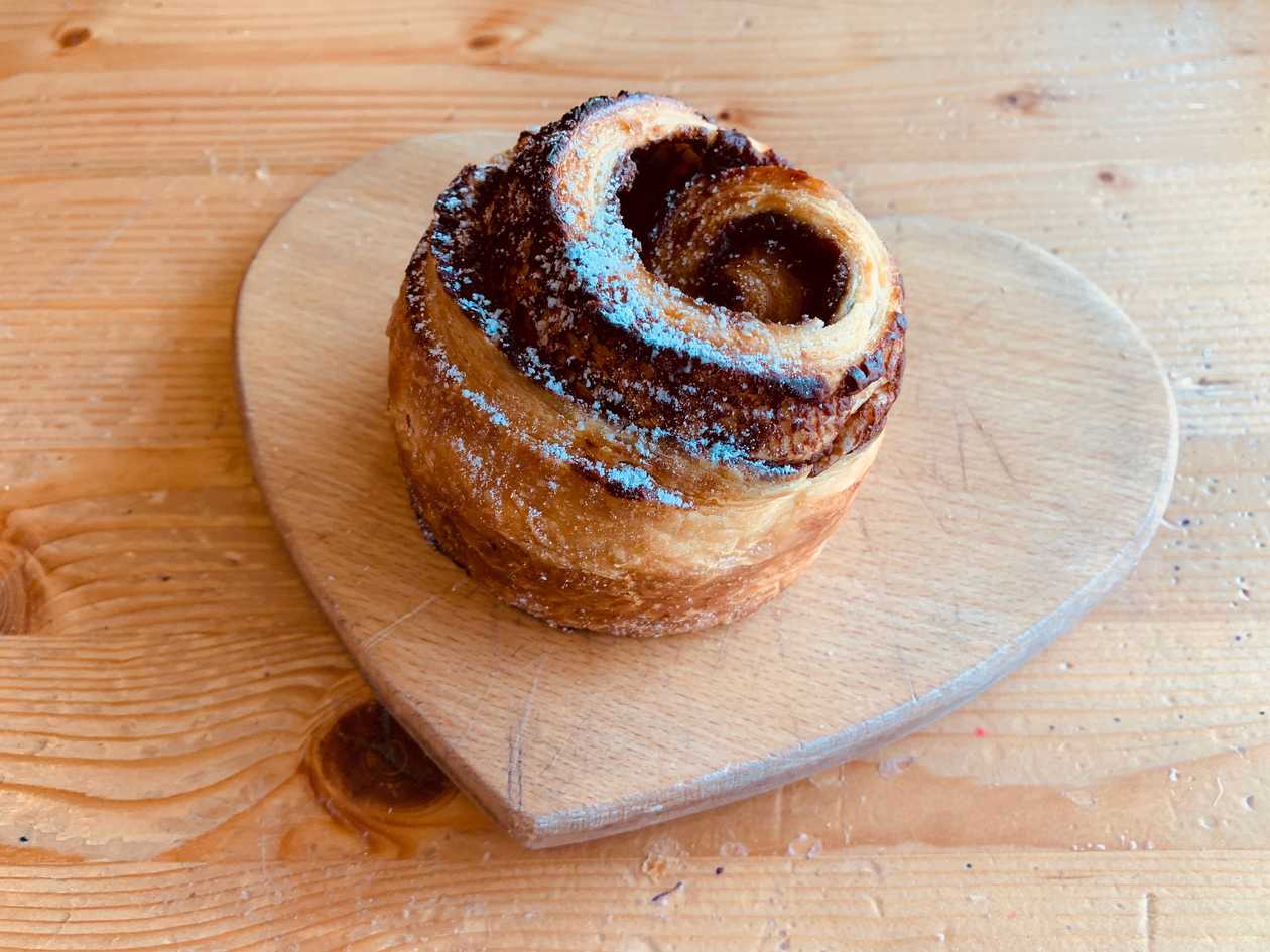 Rolls with vanilla and chocolate