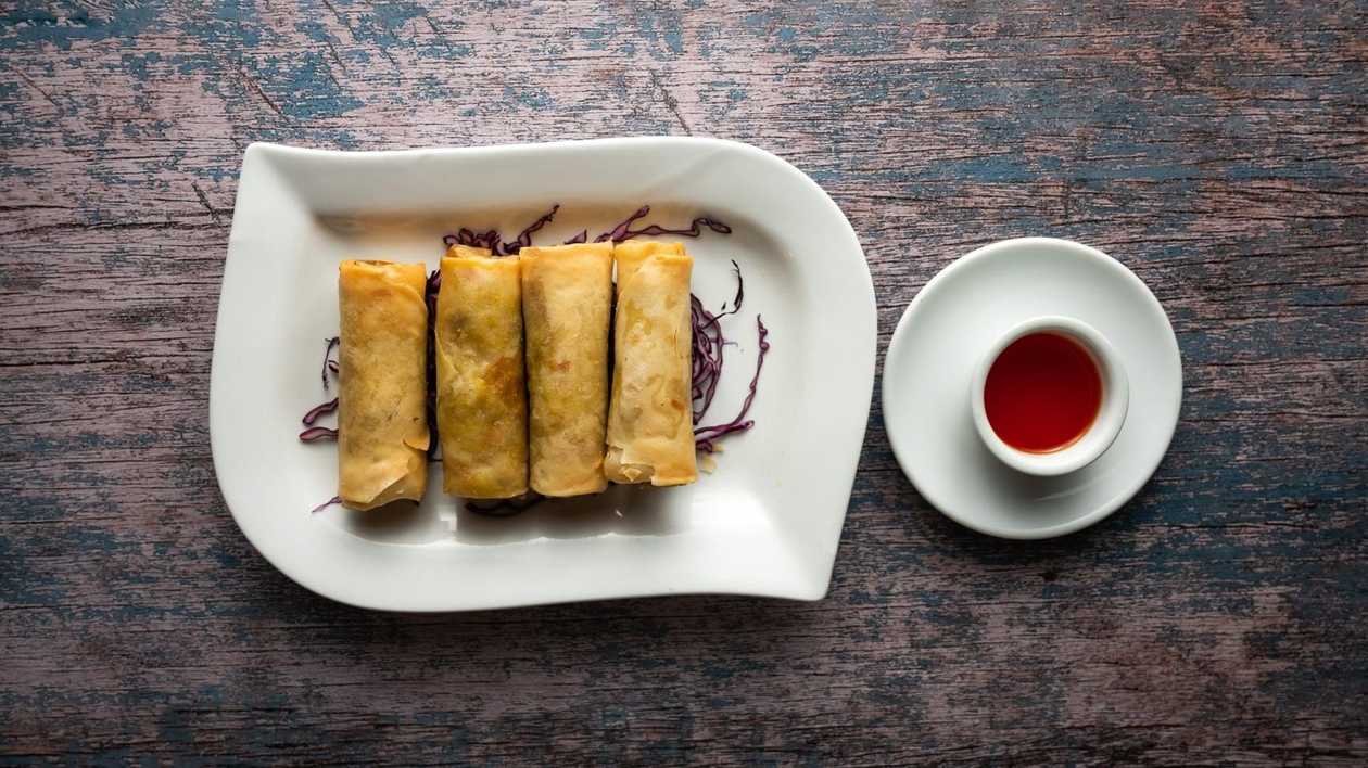 1. Crispy Vegetable Spring Roll (4pcs)