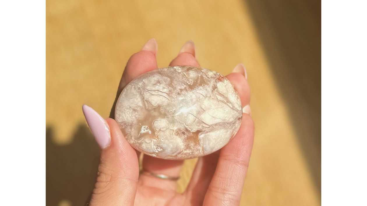 Flower Agate Palm Stone