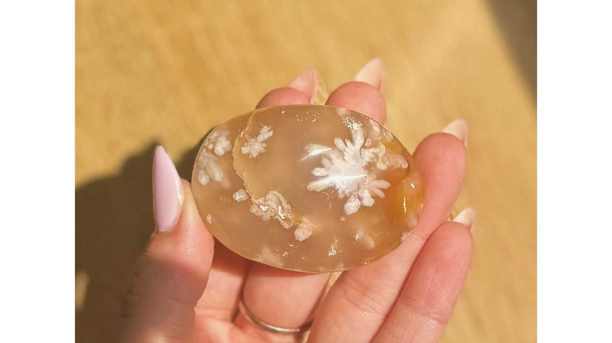 Flower Agate Palm Stone