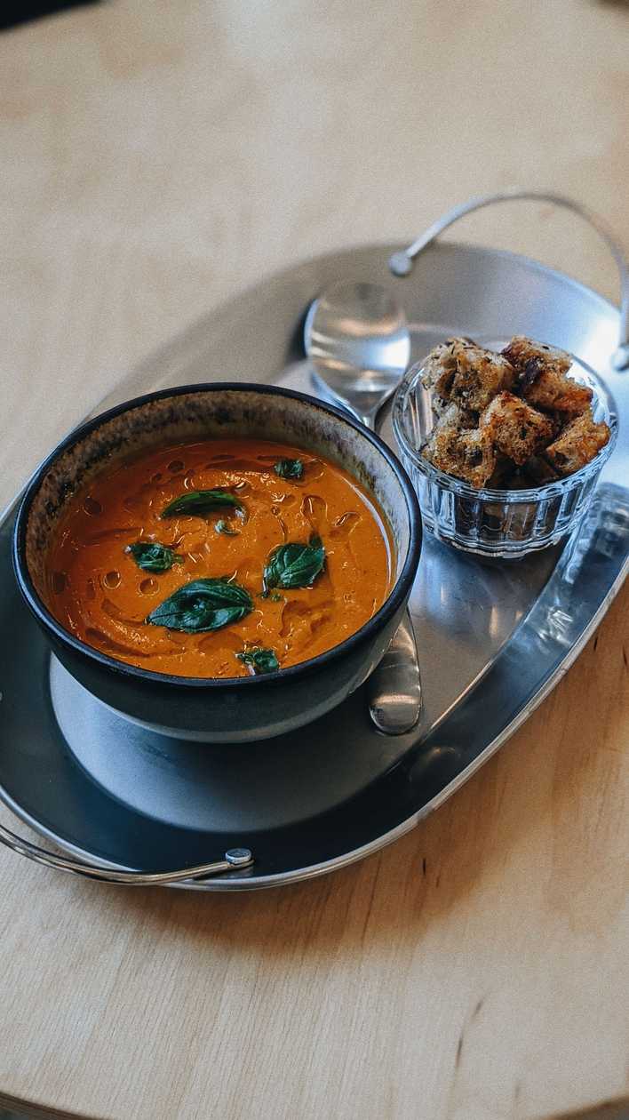 Roasted tomato cream soup