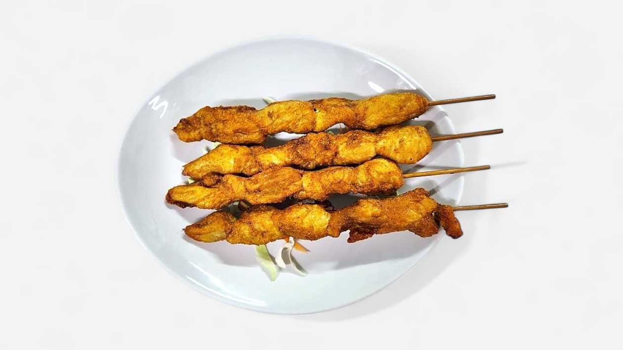 6. Satay Chicken On Skewer (4pcs)