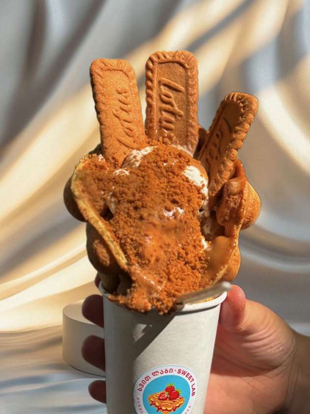 Lotus Biscoff Bubble Waffle