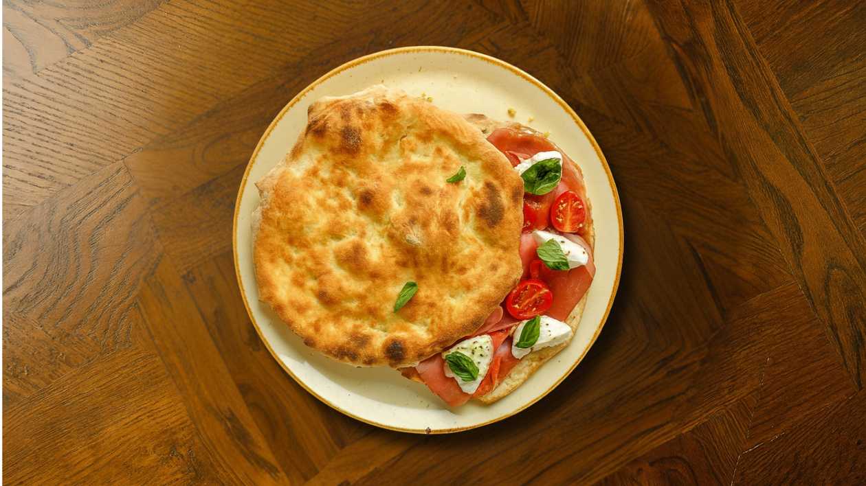 Focaccia Caprese Deluxe (G) (D)