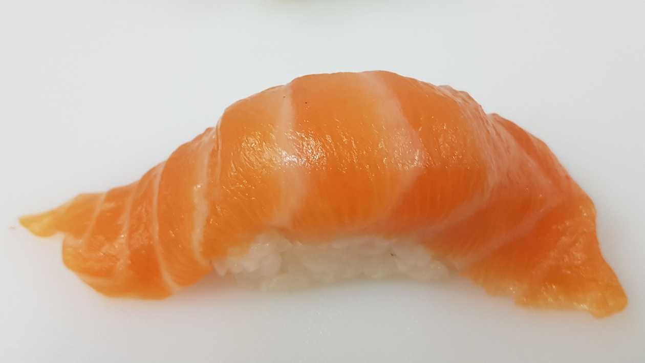 N1 Salmon Nigiri