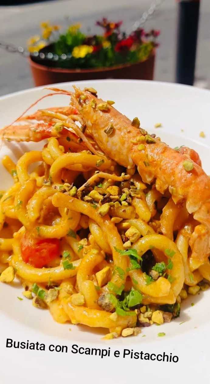 Busiata con scampi e pistacchio
