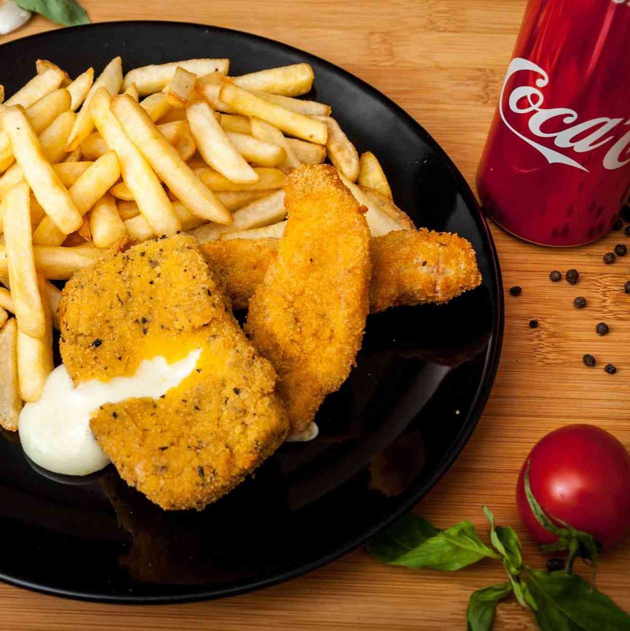 Mixt Crispy cu cartofi prajiti si sos