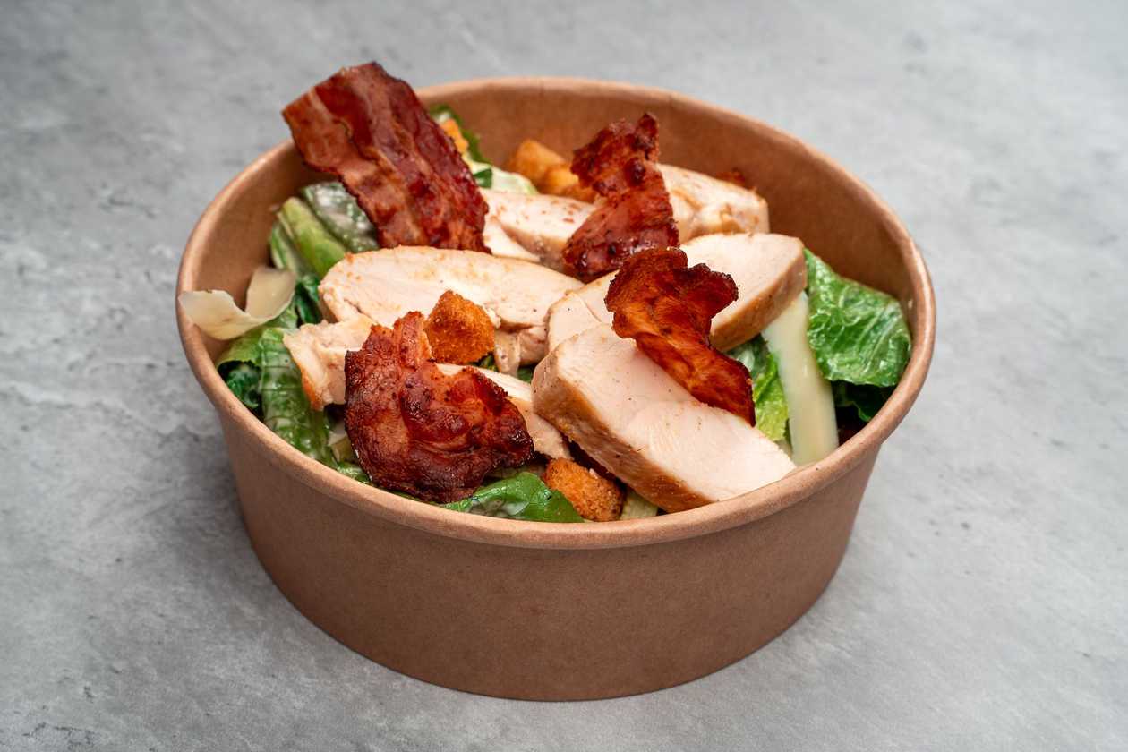 Salát Caesar s kuřecím masem