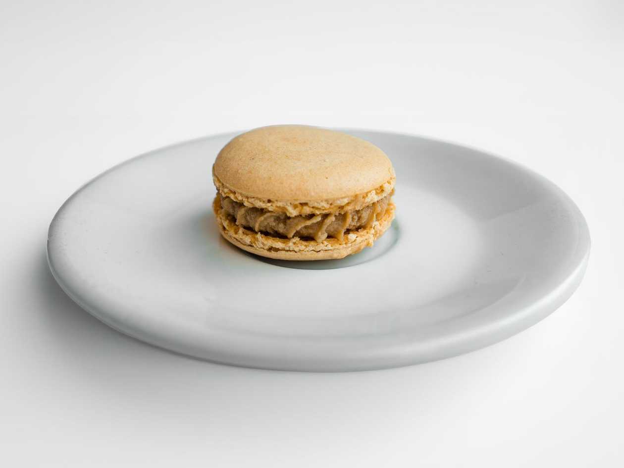 Makronka slaný karamel