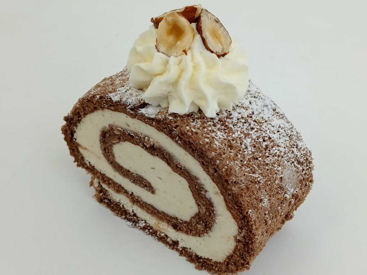 Smetanová roláda - lískový oříšek