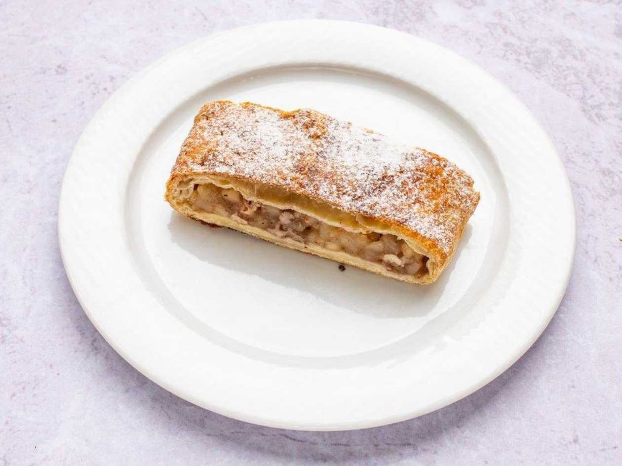 Štrůdl s jablky a ořechy