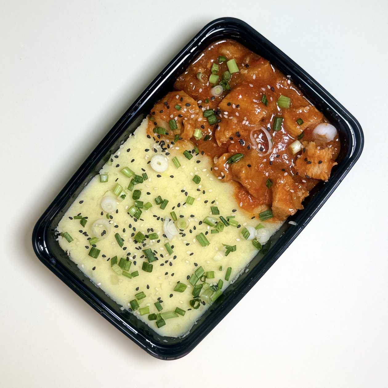 Pork "Chashushuli" with mashed potatoes and bread