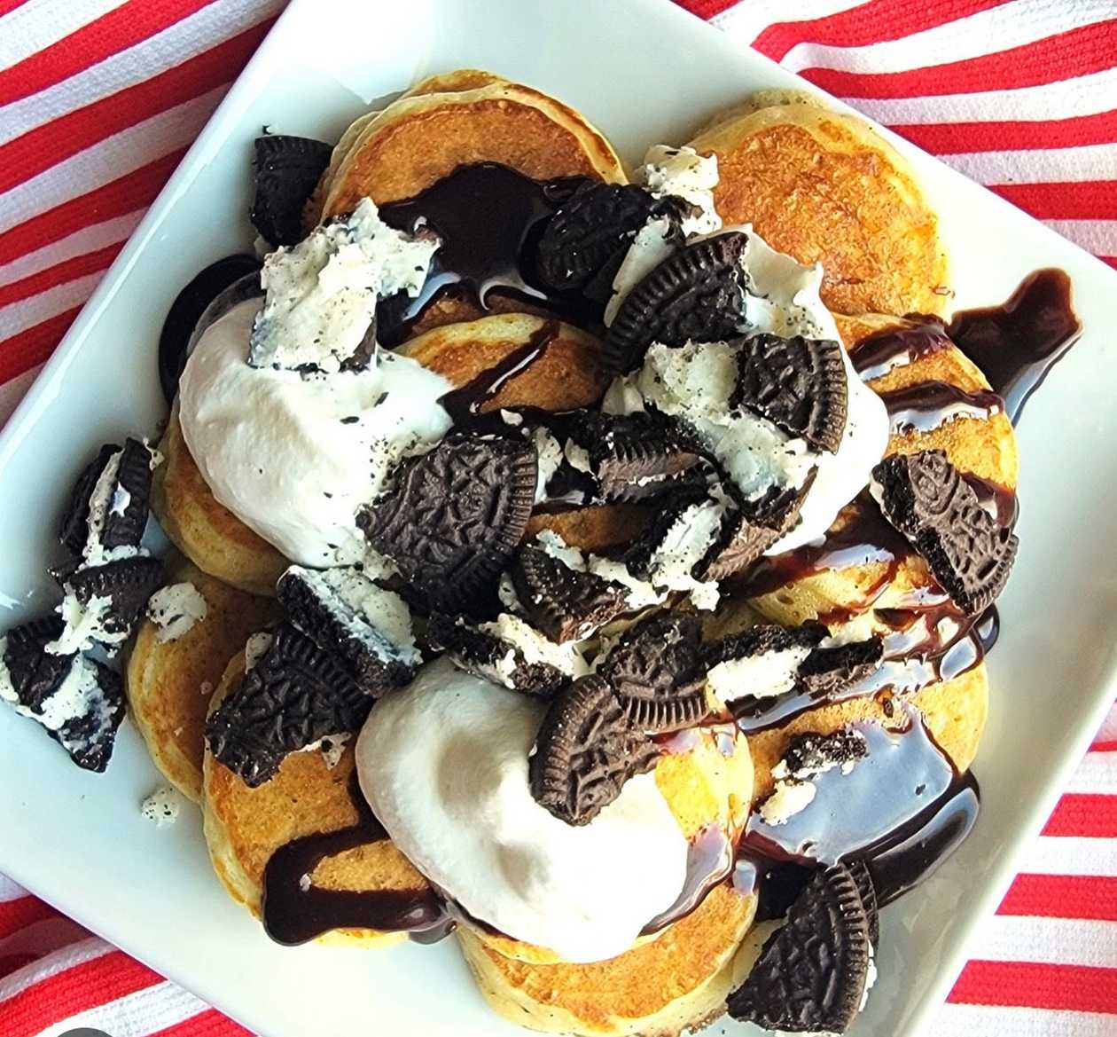 12 Mini pancakes ( OREO ) with oreo biscuit on top