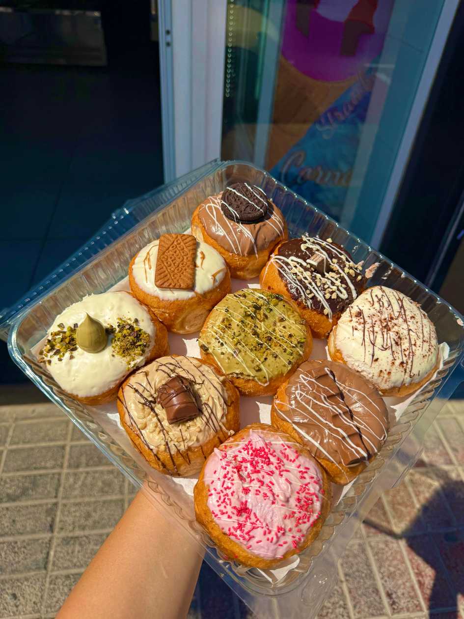 ( 1 ) The sweet doughnut box ๐ฉ ( 9pcs )