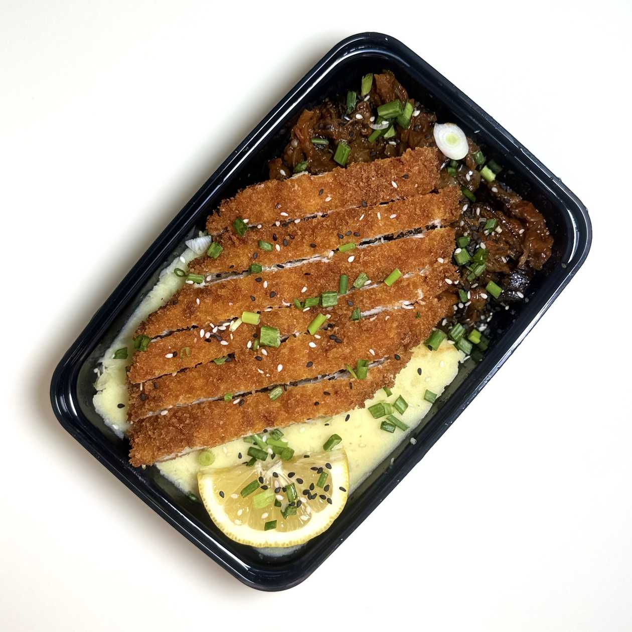 Schnitzel, mashed potatoes, Ajafsandali and bread