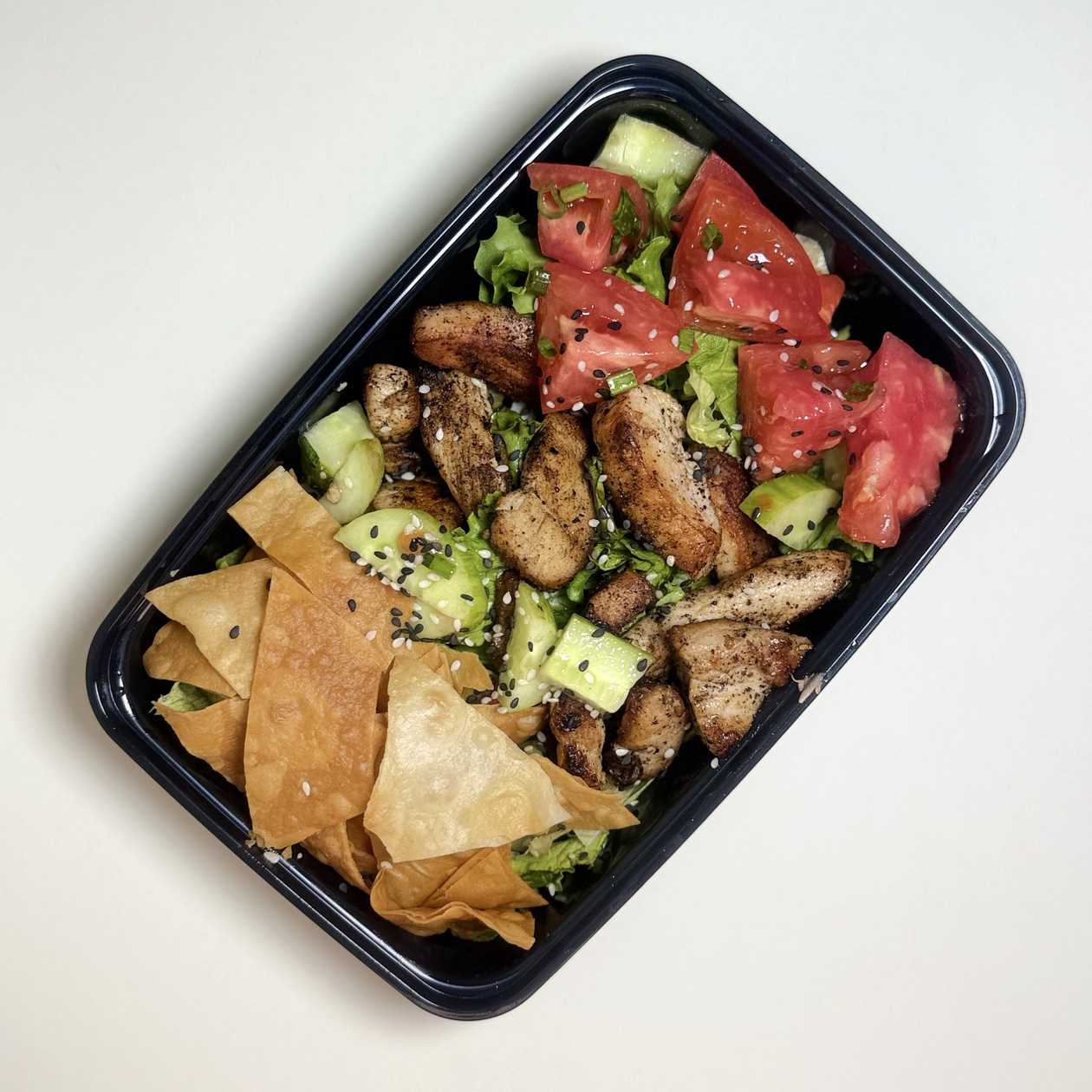 "Emzar" salad with chicken