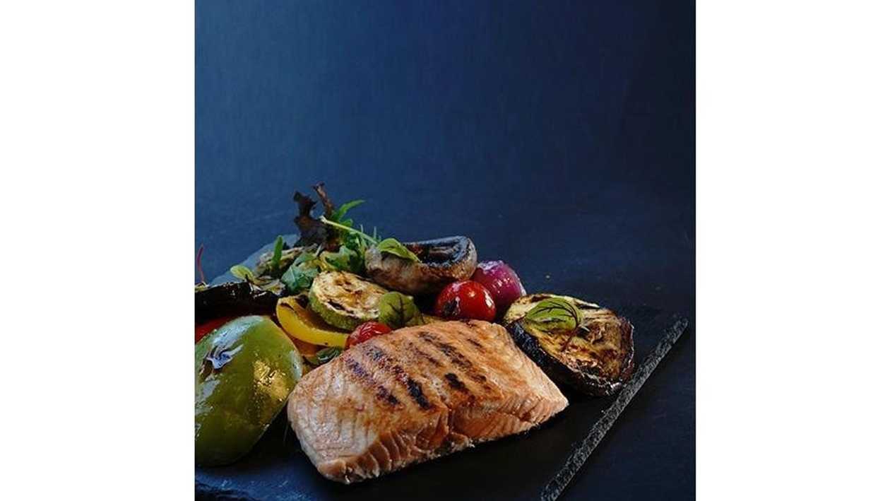 Salmon with Grilled Vegetables