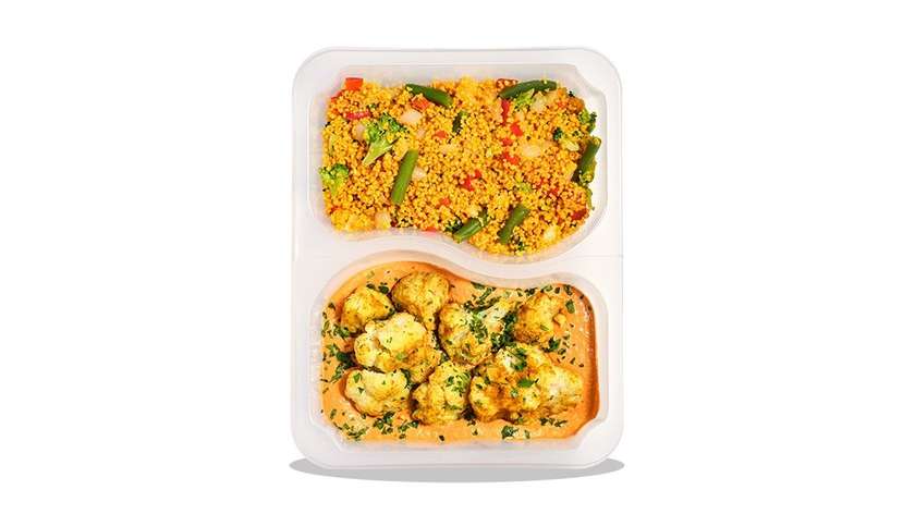 Tikka masala z pieczonym kalafiorem i kaszą kuskus