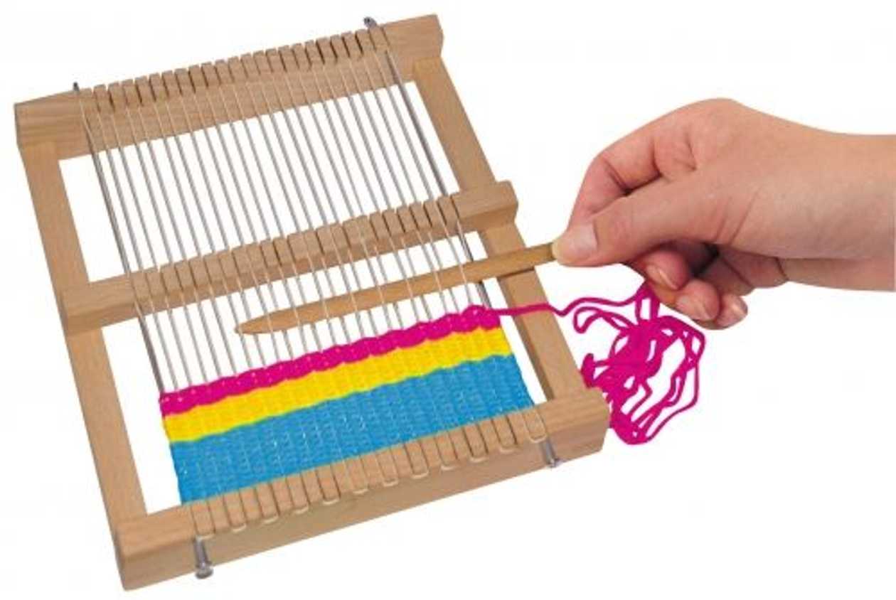 Knitting Frame 22 x 19 cm, Knitting Needles Included