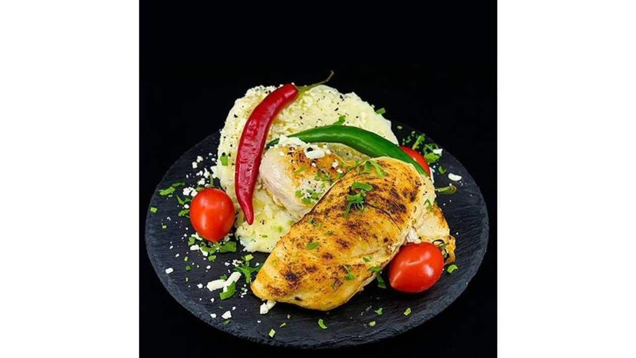 Grilled Chicken Breast with Mashed Potatoes