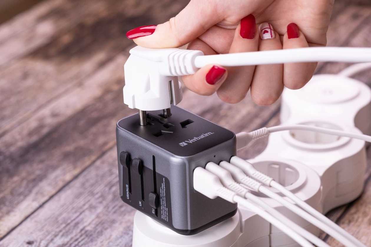 Travel Adapter Verbatim World-To-World Adapter Uta-03, 1XUSB-C Pd 30W, 2XUSB-C, 2XUSB-A, Overvoltage Protection, Black, Suitable For:Eur/Uk/Usa/Jap/Aus