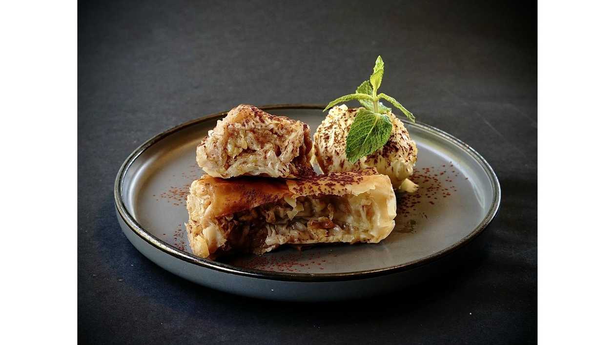 Apple and Cinnamon Pie