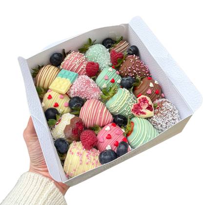 Box of fresh strawberries in chocolate "For the mood"