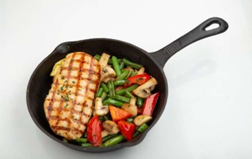 Chicken breast with bacon and mozzarella