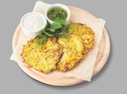 Zucchini patties with sour cream