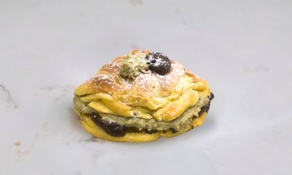 Croissant c/ chocolate e creme de pistachio e kataifi