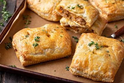Пирожок с мясным фаршем