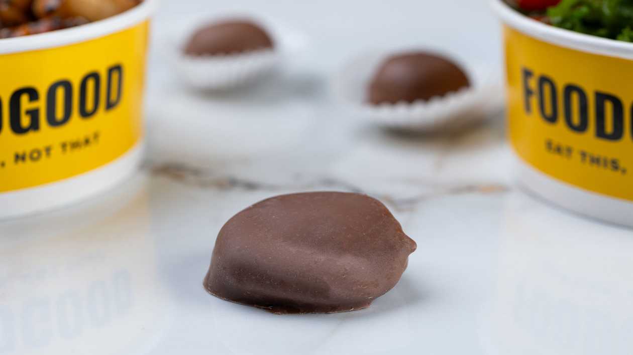 Apricots with chocolate