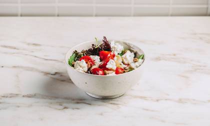 Snack salada de requeijão de ovelha