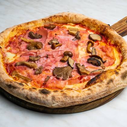 Pizza Prosciutto e Funghi